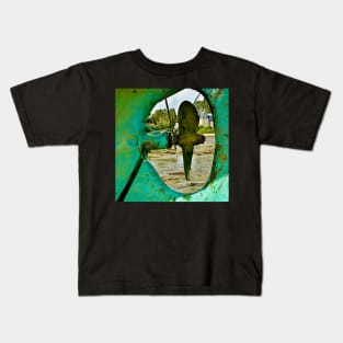 The propeller and the Cosqiez Kids T-Shirt